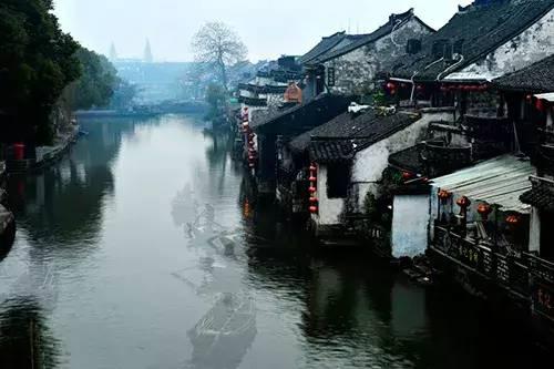上升的五彩石